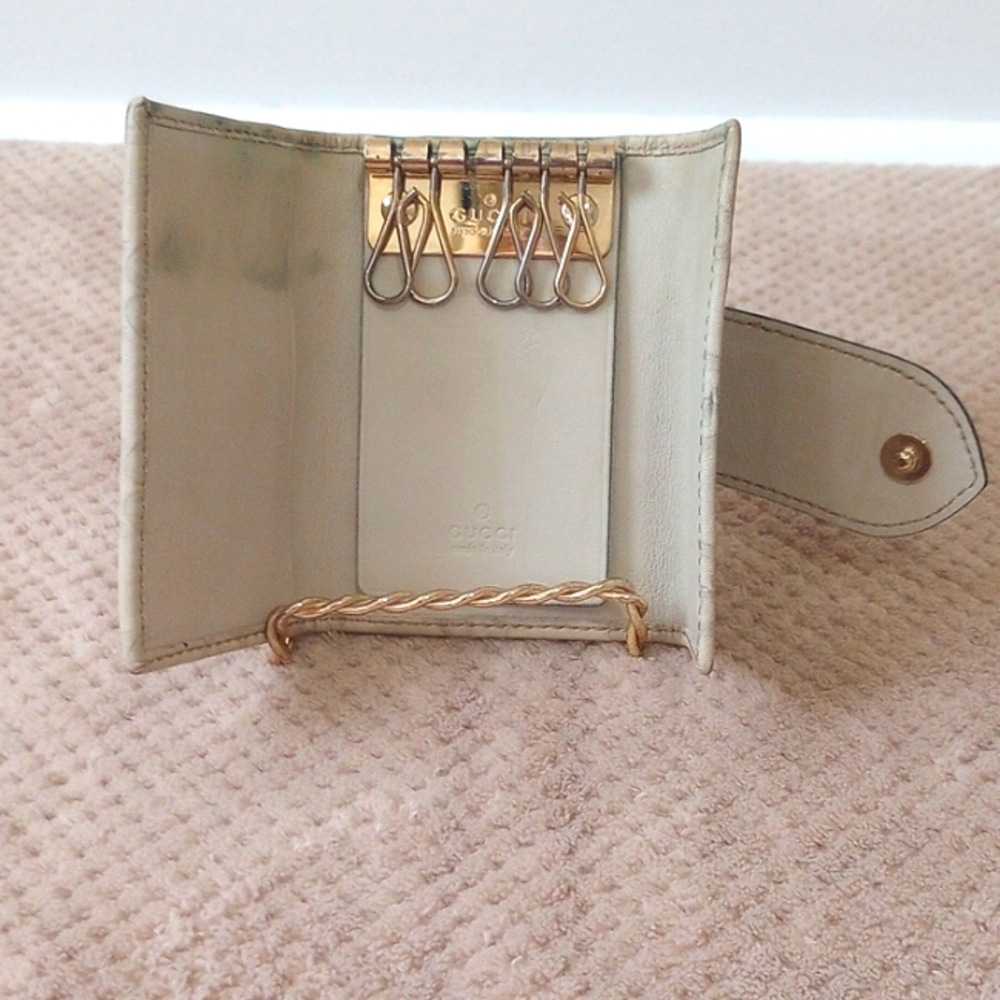 GUCCI-BEIGE LEATHER KEY HOLDER CASE - Picture 2 of 12
